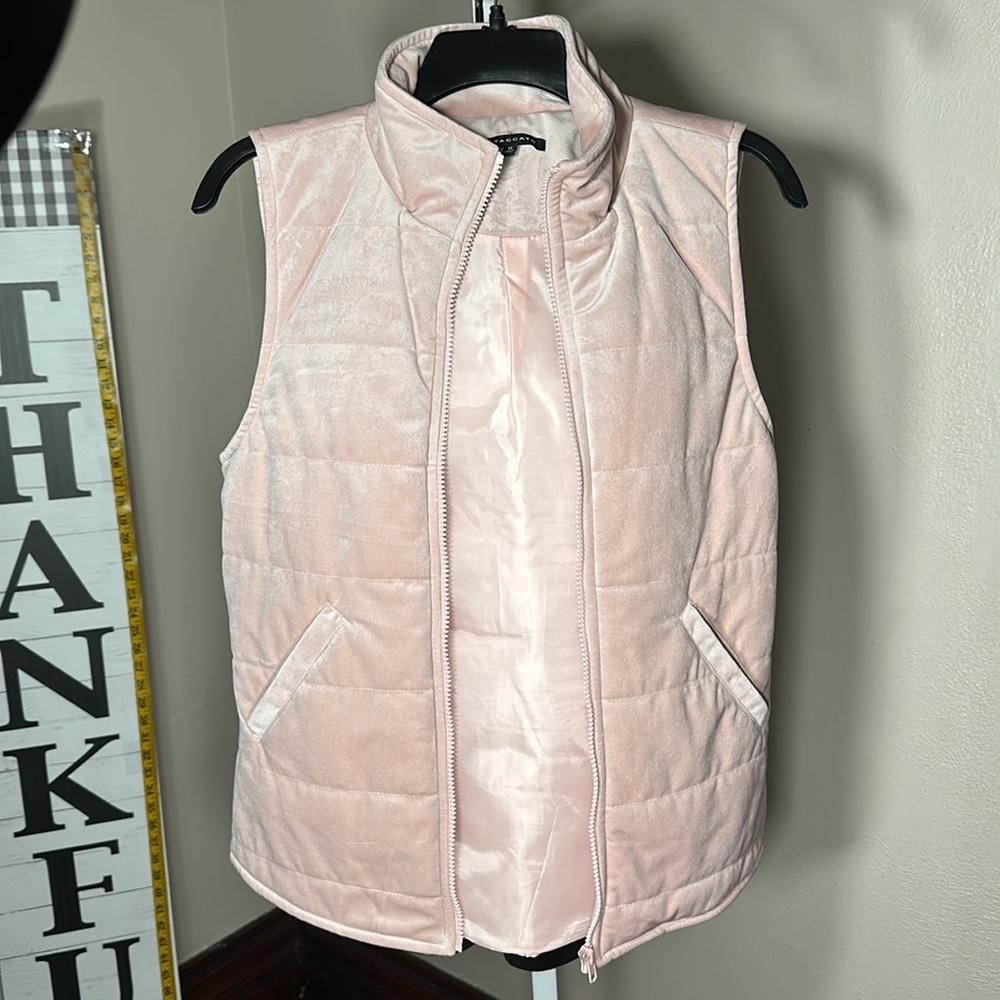 Staccato Pink Soft Vest size medium woman’s sleek inside